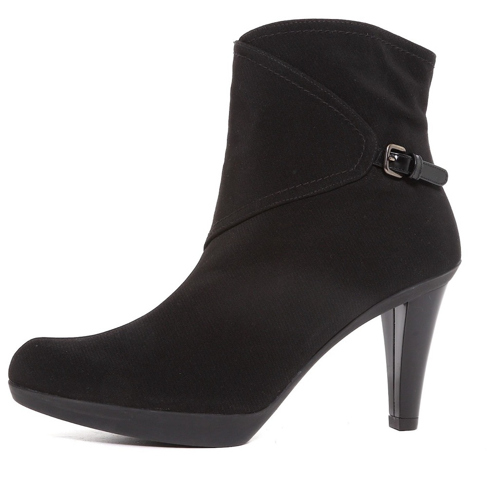 Stuart Weitzman Gorgeous Gore Tex Buckled Side Ankle Boots Black Size 9